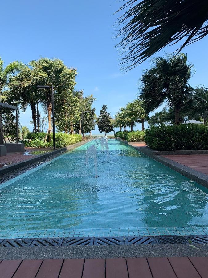 Timur Bay Groundfloor Pool & Seaview Kuantan Extérieur photo