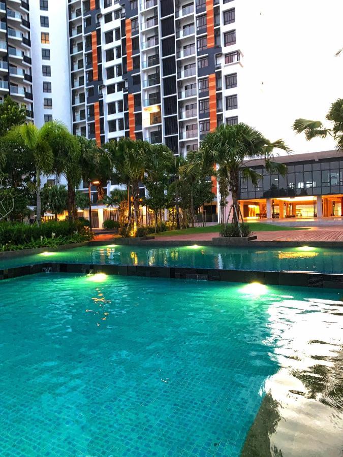 Timur Bay Groundfloor Pool & Seaview Kuantan Extérieur photo