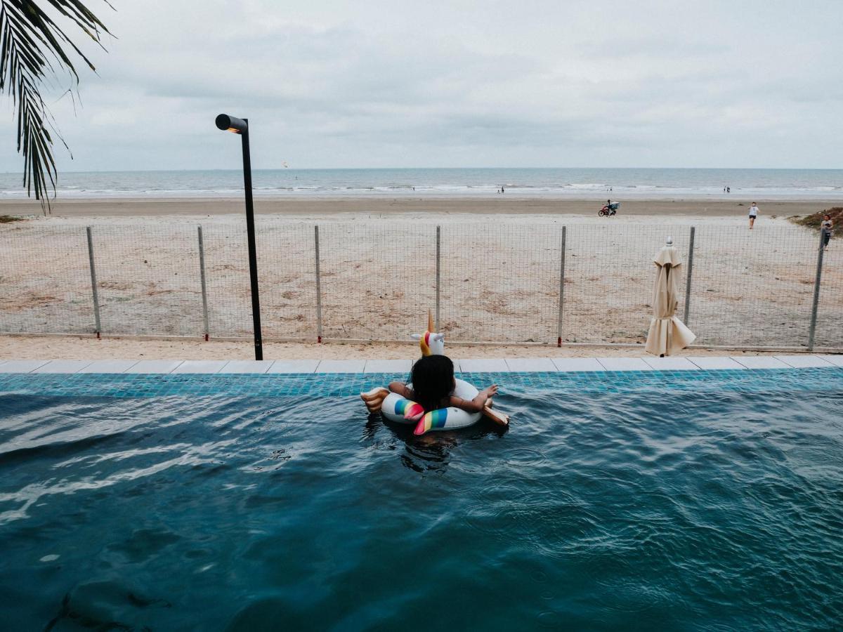 Timur Bay Groundfloor Pool & Seaview Kuantan Extérieur photo