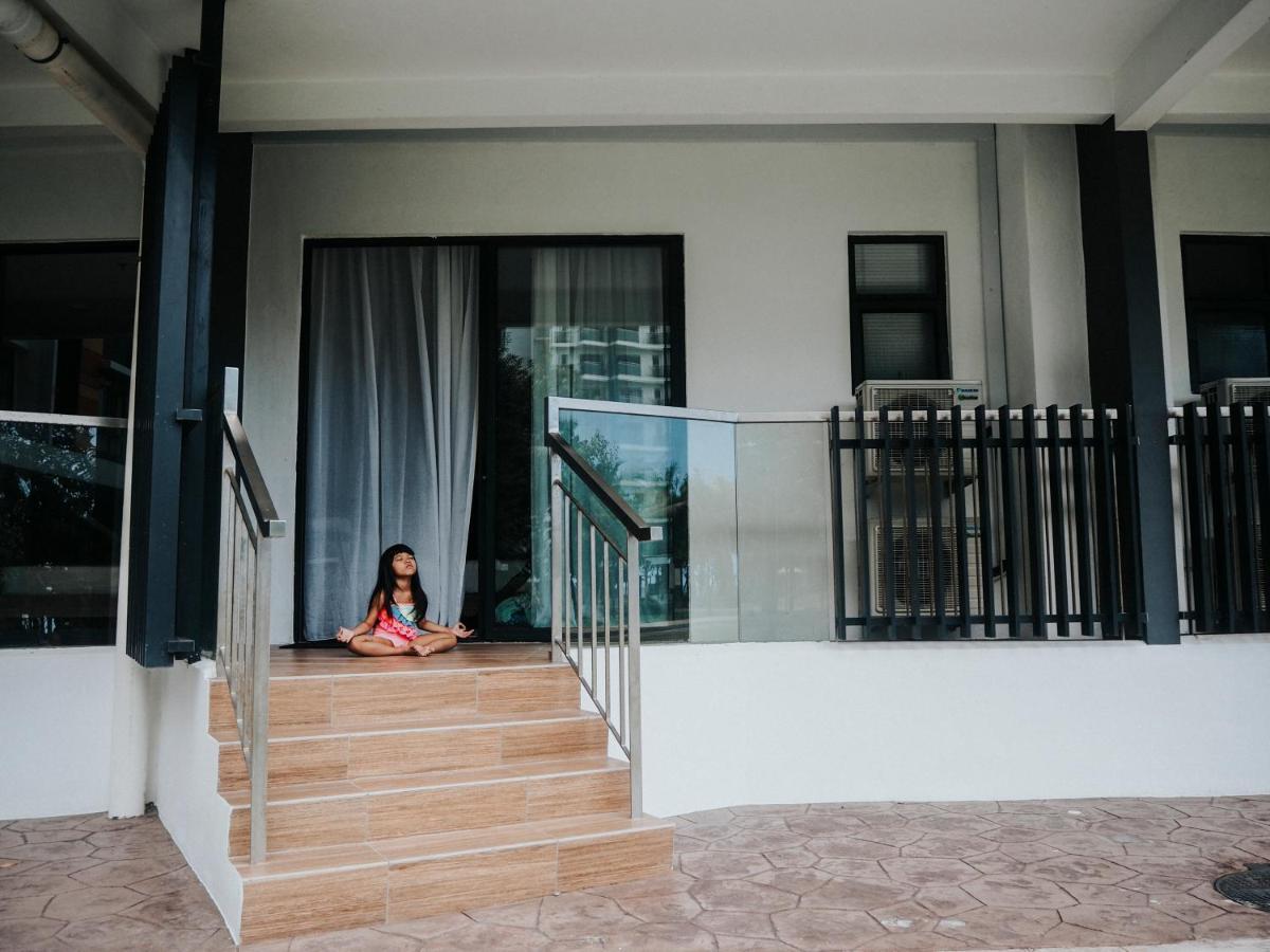 Timur Bay Groundfloor Pool & Seaview Kuantan Extérieur photo